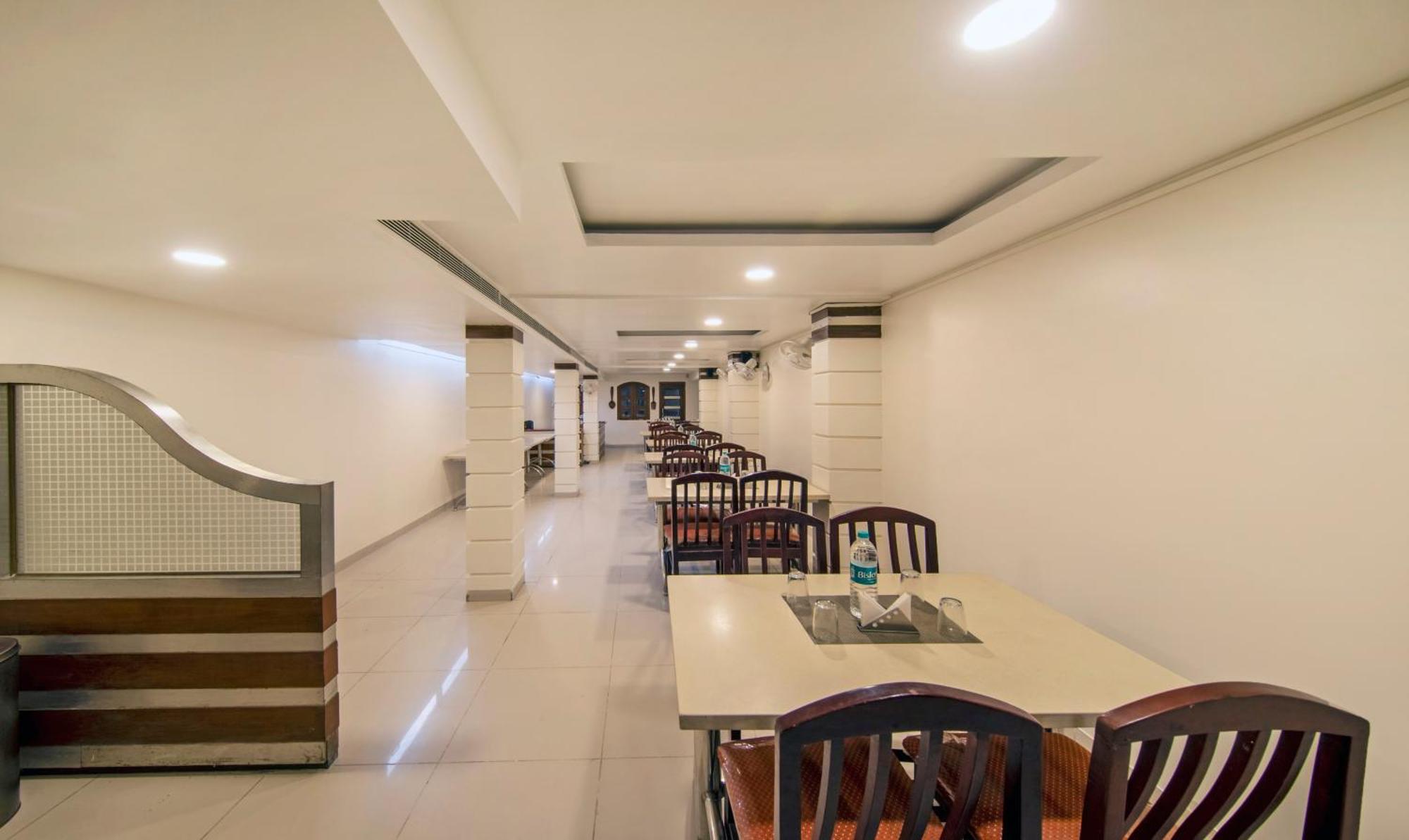 Отель Treebo Sam Residency Коимбатур Экстерьер фото